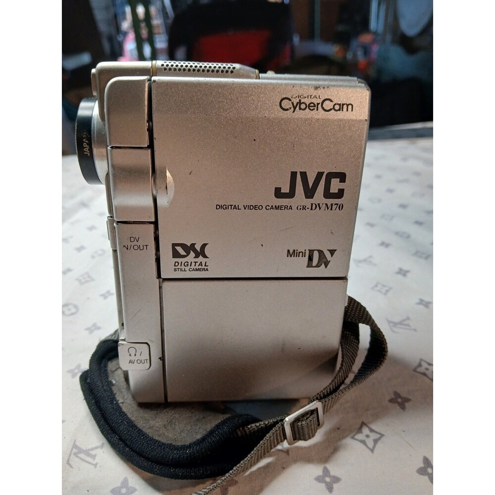 Vtg JVC GR-DVM70U Mini DV Digital Video Camera Japan Digital Still For Parts